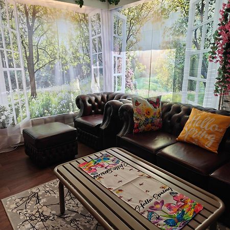 Relax & Recharge - A Unique Suite With A Touch Of Luxury - Hot Tub And Sauna Inspired Decor #Not A Real Sauna# Easy City Access - Direct Train 15 Min To City เฮลซิงกิ ภายนอก รูปภาพ