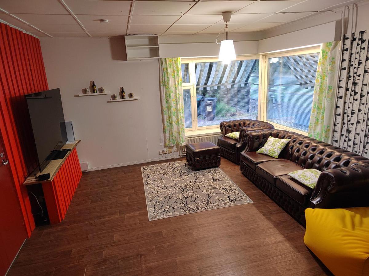 Relax & Recharge - A Unique Suite With A Touch Of Luxury - Hot Tub And Sauna Inspired Decor #Not A Real Sauna# Easy City Access - Direct Train 15 Min To City เฮลซิงกิ ภายนอก รูปภาพ