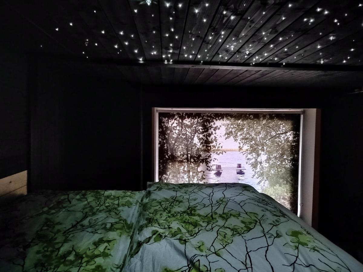 Relax & Recharge - A Unique Suite With A Touch Of Luxury - Hot Tub And Sauna Inspired Decor #Not A Real Sauna# Easy City Access - Direct Train 15 Min To City เฮลซิงกิ ภายนอก รูปภาพ