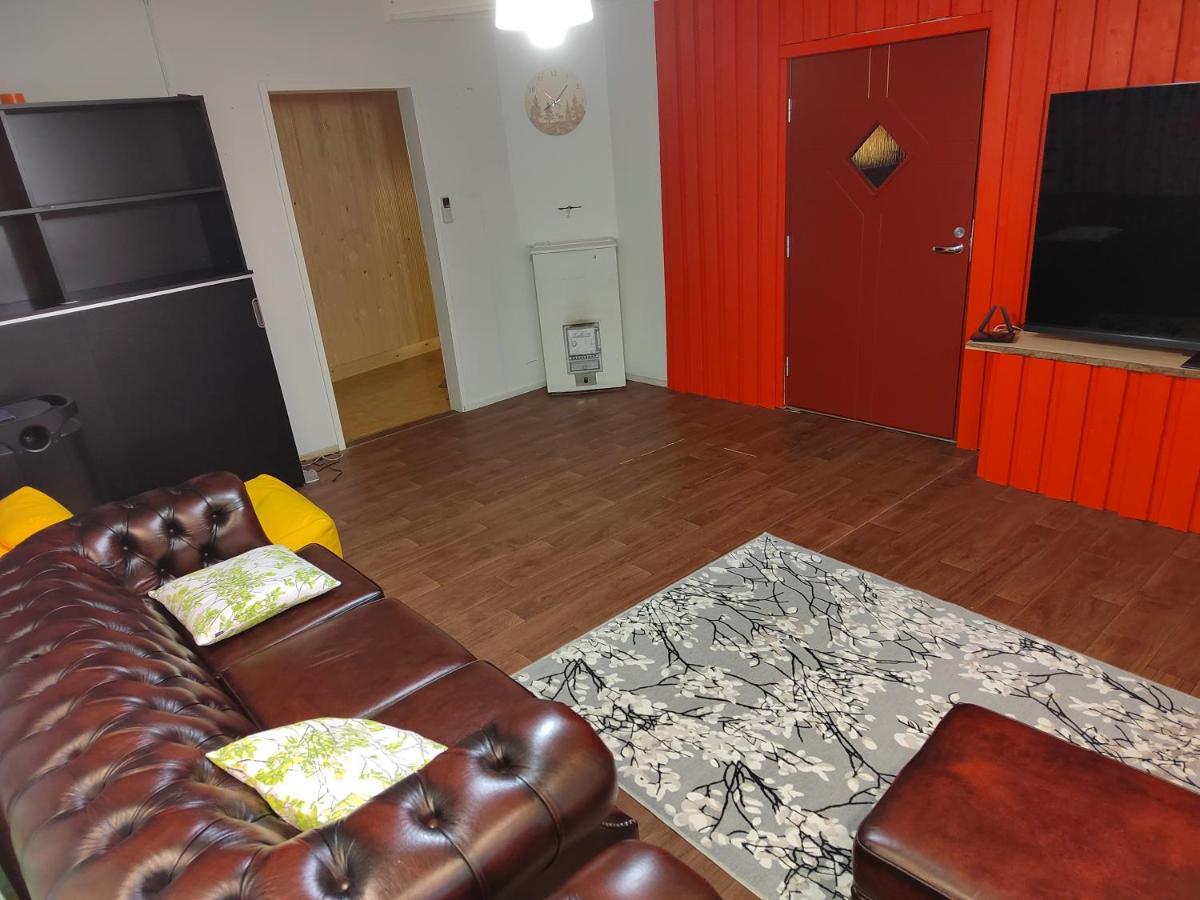 Relax & Recharge - A Unique Suite With A Touch Of Luxury - Hot Tub And Sauna Inspired Decor #Not A Real Sauna# Easy City Access - Direct Train 15 Min To City เฮลซิงกิ ภายนอก รูปภาพ