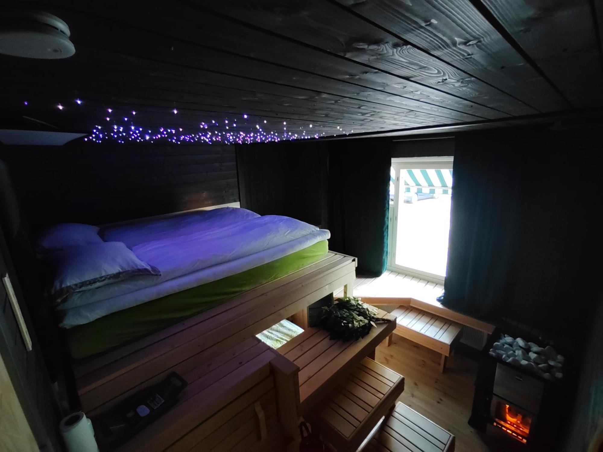 Relax & Recharge - A Unique Suite With A Touch Of Luxury - Hot Tub And Sauna Inspired Decor #Not A Real Sauna# Easy City Access - Direct Train 15 Min To City เฮลซิงกิ ภายนอก รูปภาพ
