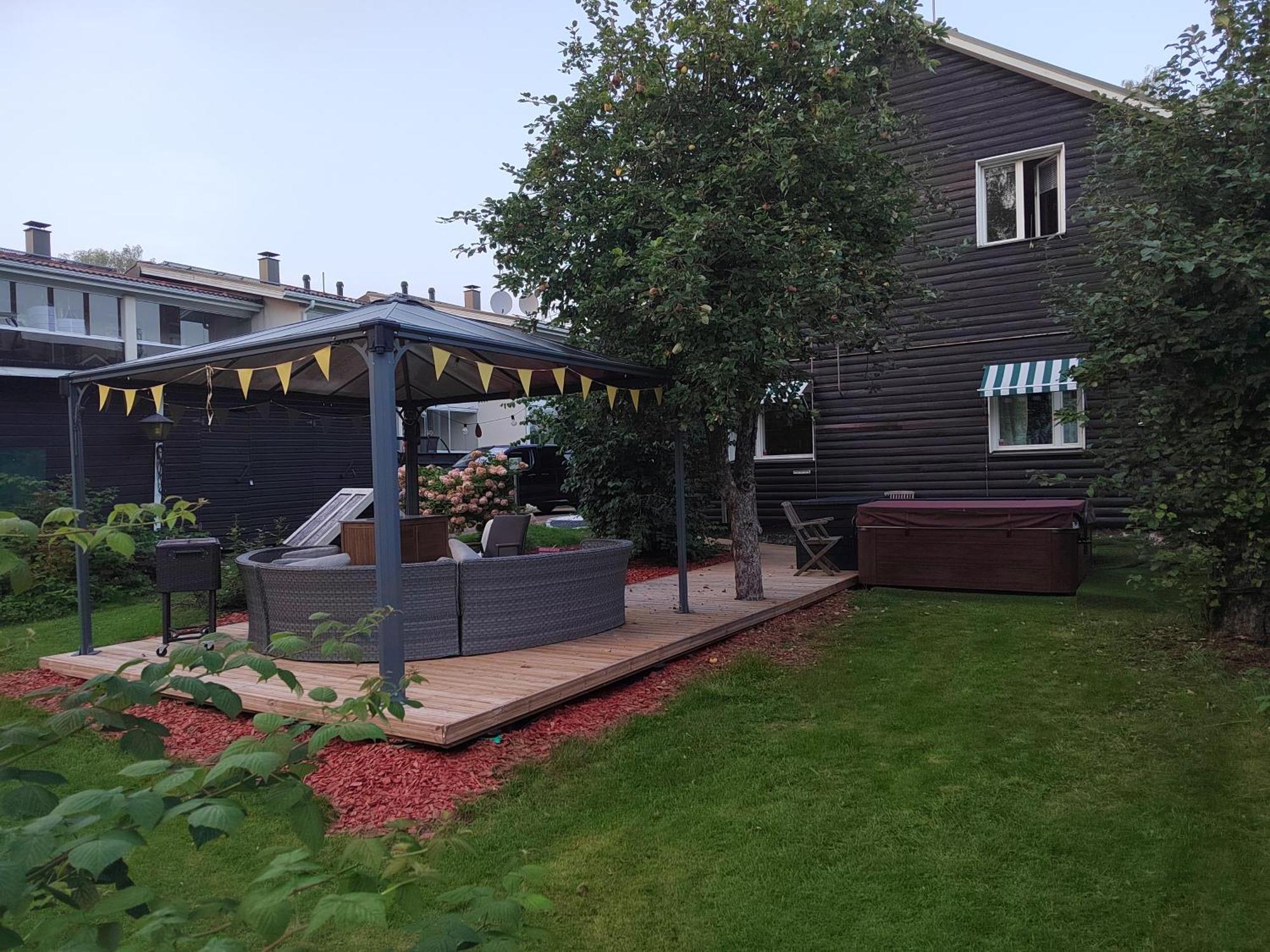 Relax & Recharge - A Unique Suite With A Touch Of Luxury - Hot Tub And Sauna Inspired Decor #Not A Real Sauna# Easy City Access - Direct Train 15 Min To City เฮลซิงกิ ภายนอก รูปภาพ