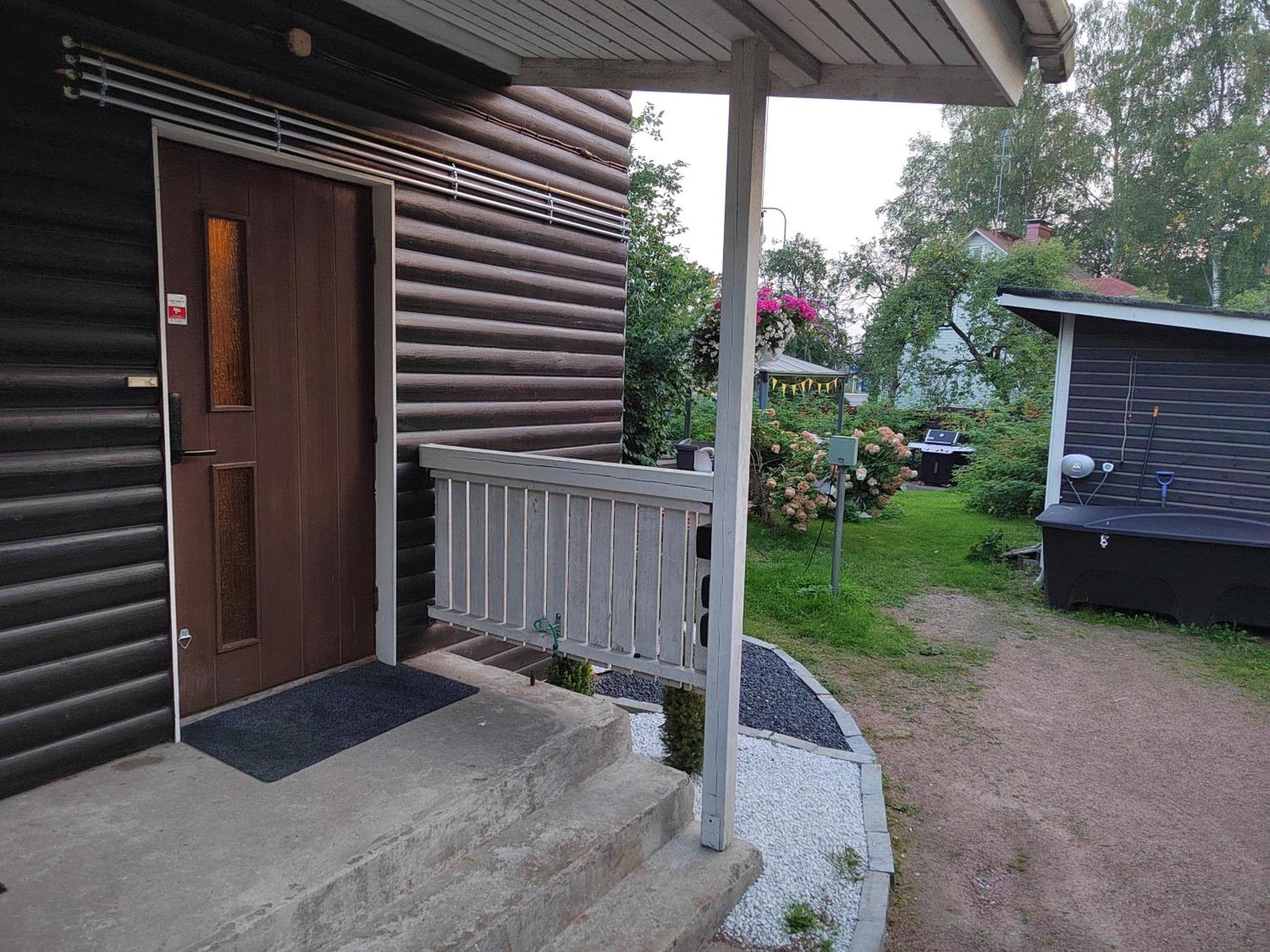 Relax & Recharge - A Unique Suite With A Touch Of Luxury - Hot Tub And Sauna Inspired Decor #Not A Real Sauna# Easy City Access - Direct Train 15 Min To City เฮลซิงกิ ภายนอก รูปภาพ