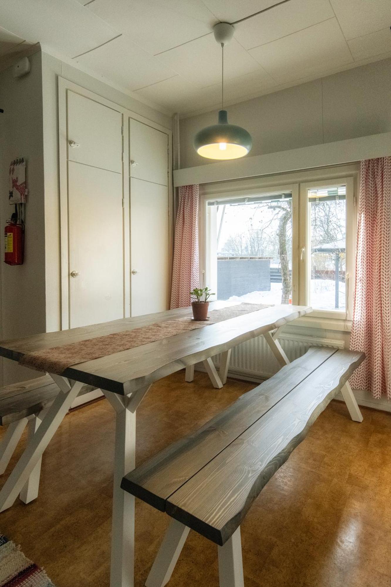 Relax & Recharge - A Unique Suite With A Touch Of Luxury - Hot Tub And Sauna Inspired Decor #Not A Real Sauna# Easy City Access - Direct Train 15 Min To City เฮลซิงกิ ภายนอก รูปภาพ