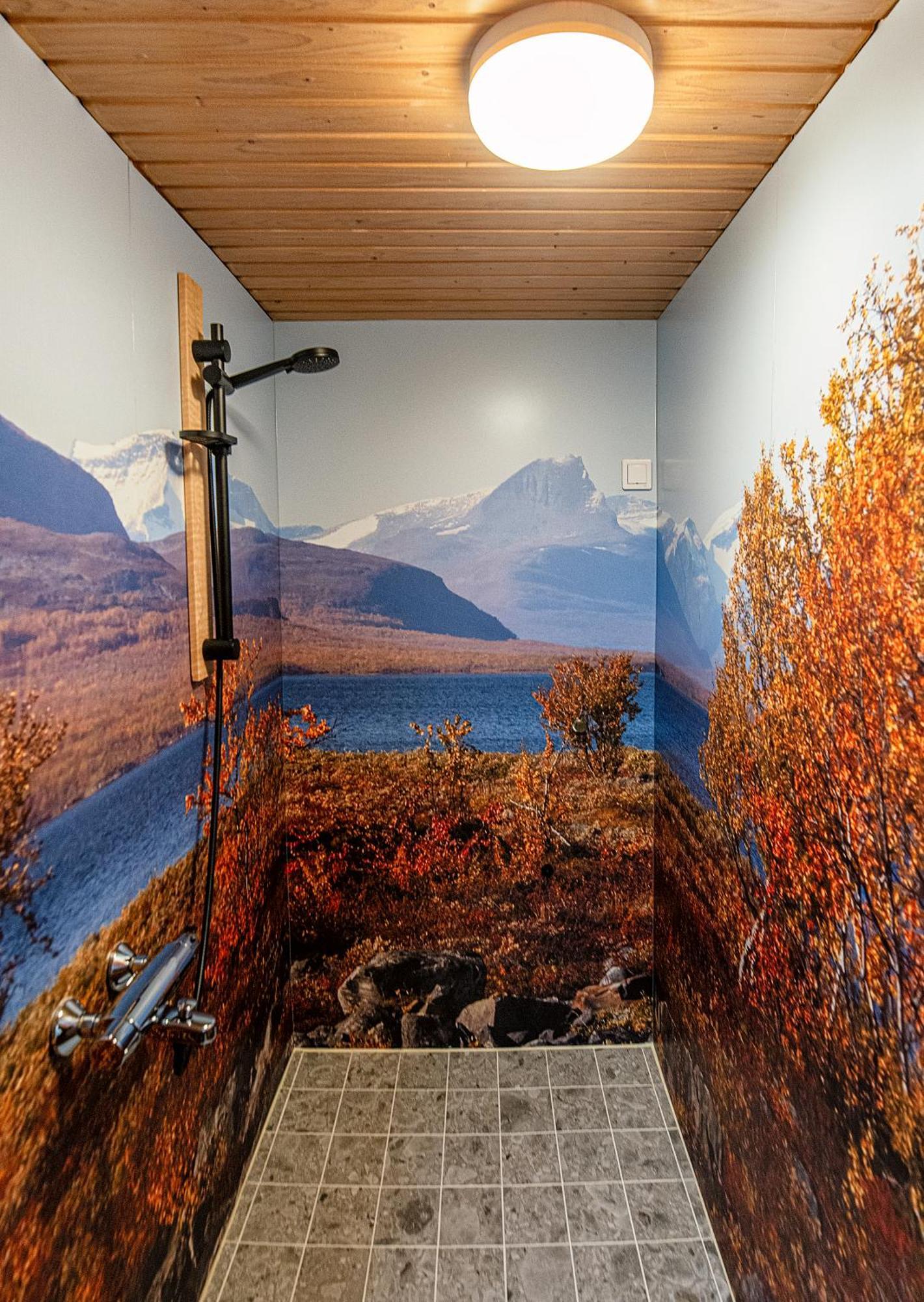 Relax & Recharge - A Unique Suite With A Touch Of Luxury - Hot Tub And Sauna Inspired Decor #Not A Real Sauna# Easy City Access - Direct Train 15 Min To City เฮลซิงกิ ภายนอก รูปภาพ