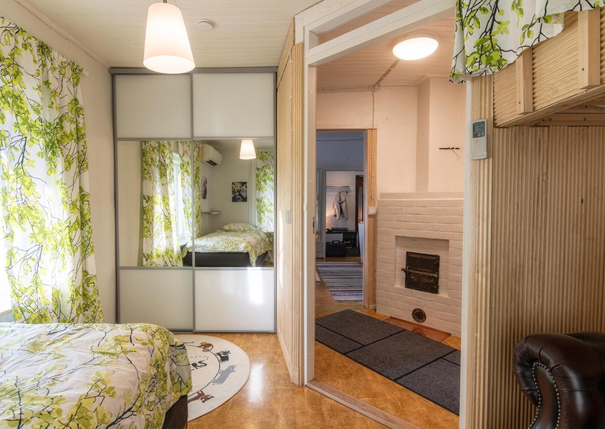 Relax & Recharge - A Unique Suite With A Touch Of Luxury - Hot Tub And Sauna Inspired Decor #Not A Real Sauna# Easy City Access - Direct Train 15 Min To City เฮลซิงกิ ภายนอก รูปภาพ