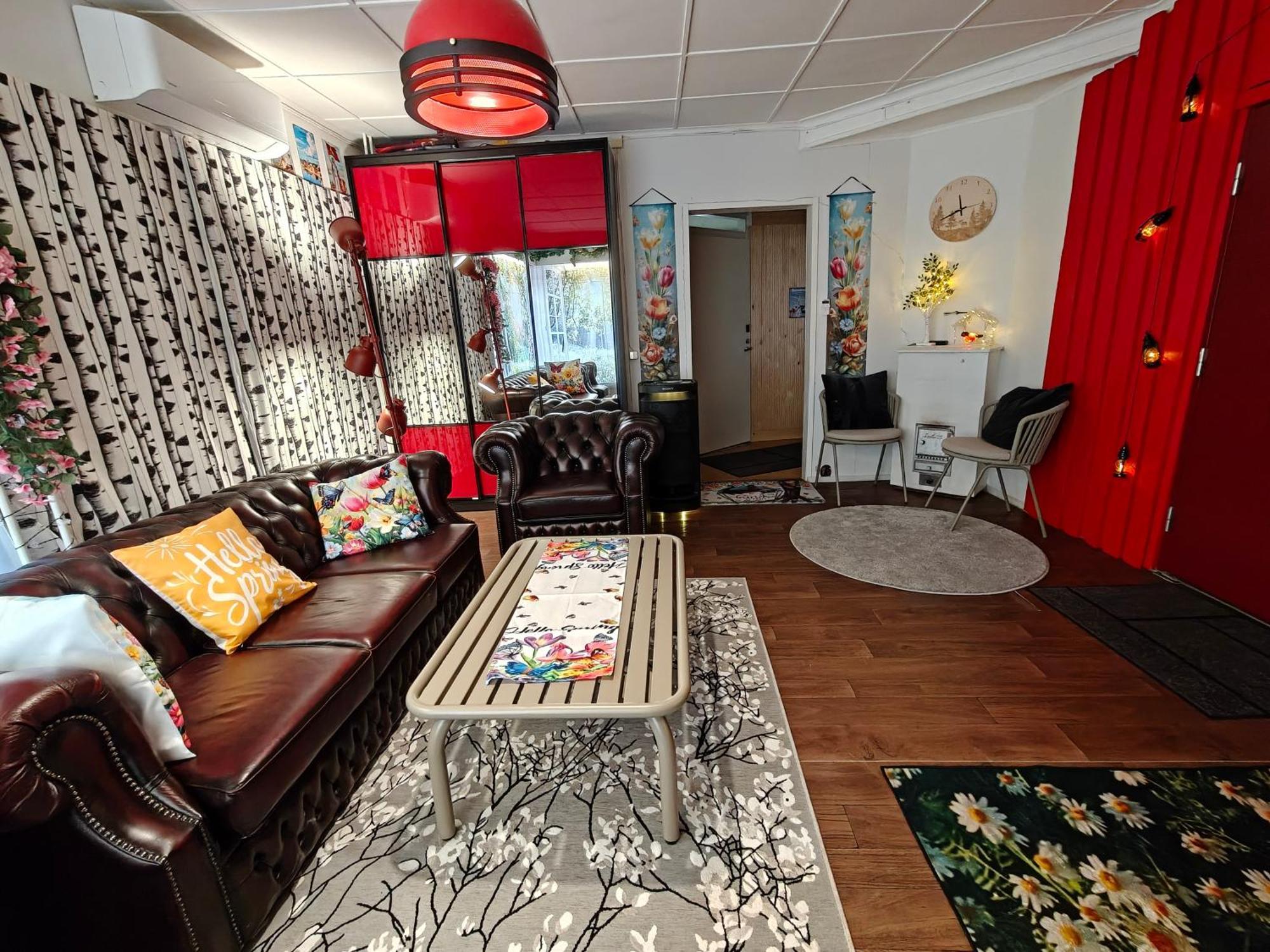 Relax & Recharge - A Unique Suite With A Touch Of Luxury - Hot Tub And Sauna Inspired Decor #Not A Real Sauna# Easy City Access - Direct Train 15 Min To City เฮลซิงกิ ภายนอก รูปภาพ