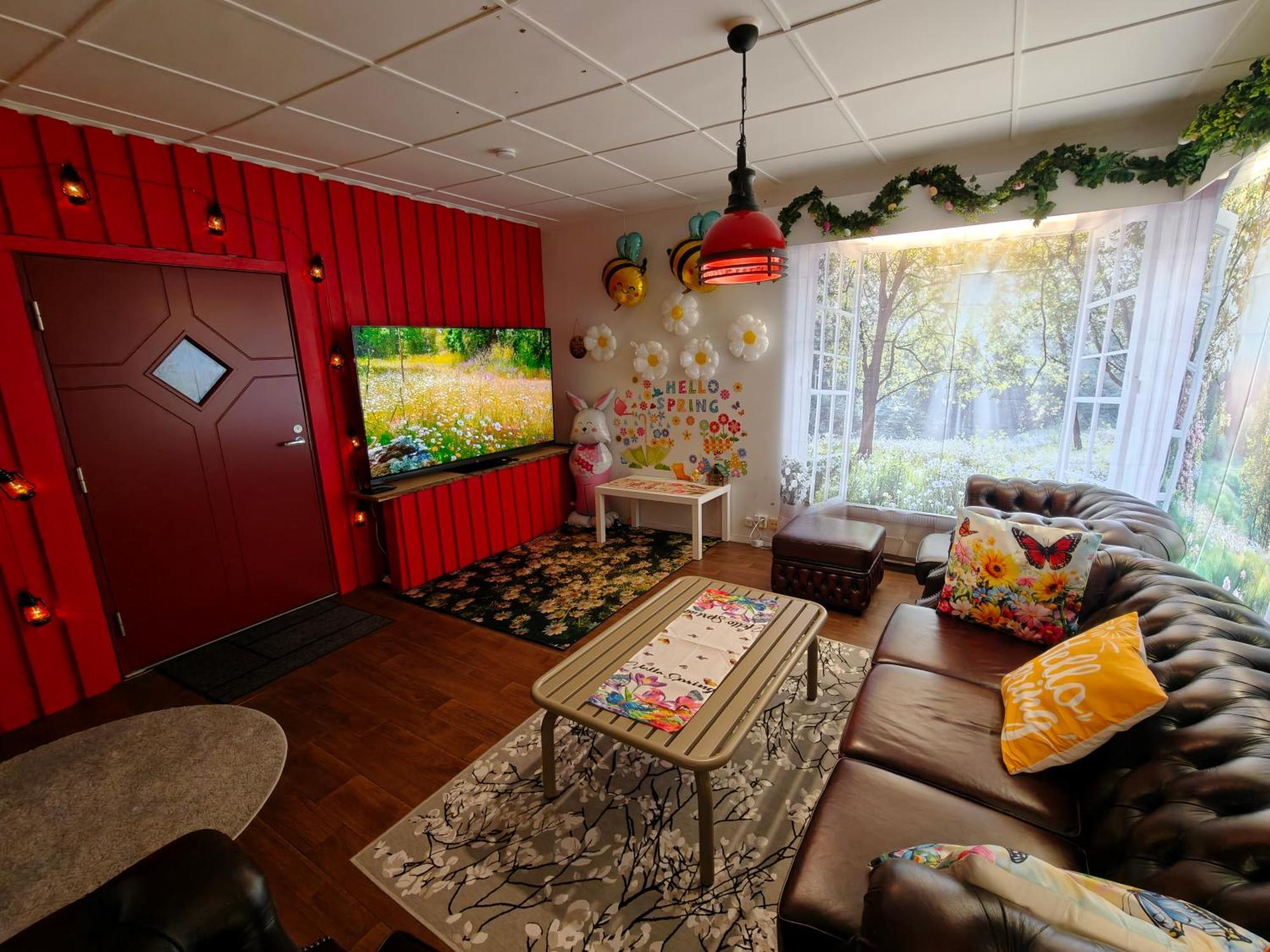 Relax & Recharge - A Unique Suite With A Touch Of Luxury - Hot Tub And Sauna Inspired Decor #Not A Real Sauna# Easy City Access - Direct Train 15 Min To City เฮลซิงกิ ภายนอก รูปภาพ
